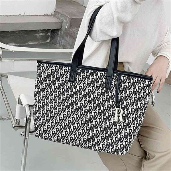 classic bag female new tote shopping single shoulder flower canvas large capacity simple child and mother bag handbags
classic bag female new tote shopping single shoulder flower canvas large capacity simple child and mother bag handbags