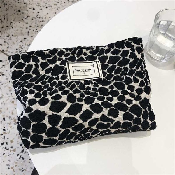 fashion leopard print cosmetic bag canvas washing large capacity women travel pouch make up storage s clutches 211028
fashion leopard print cosmetic bag canvas washing large capacity women travel pouch make up storage s clutches 211028