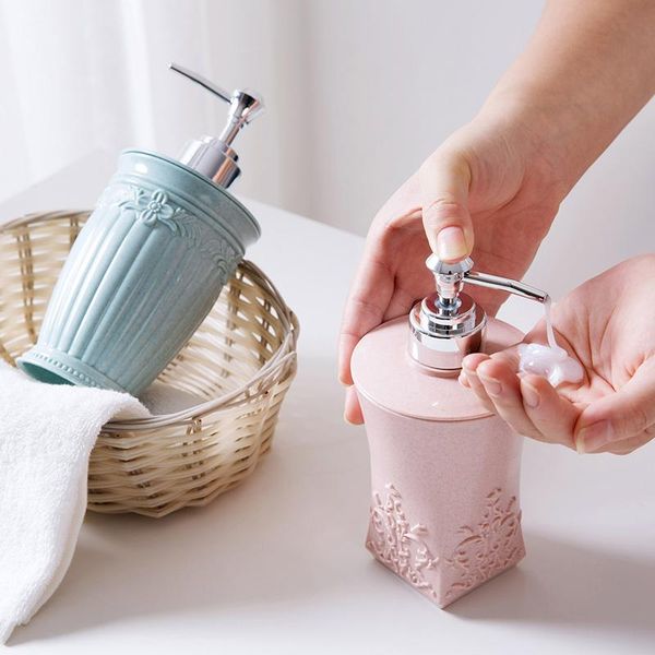 fashion wash bottle save space make-up water cosmetics shampoo press cosmetic the portable soap dispensers liquid dispenser 
fashion wash bottle save space make-up water cosmetics shampoo press cosmetic the portable soap dispensers liquid dispenser