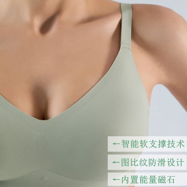 design slip resistant sports french underwear women's bra vest thin seamless rimless, Red;black
design slip resistant sports french underwear women's bra vest thin seamless rimless, Red;black