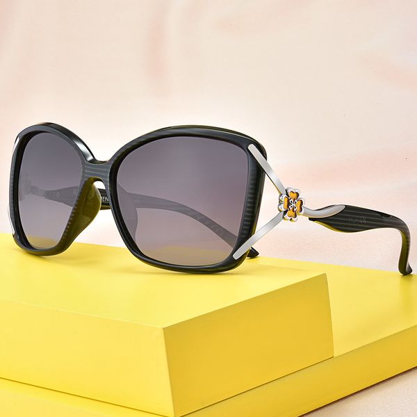 fashion polarized myopia flat sunglasses female plain face black spectacle frame
fashion polarized myopia flat sunglasses female plain face black spectacle frame