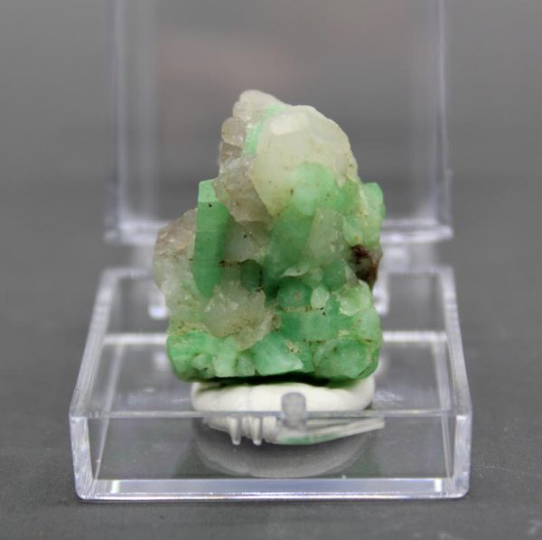 decorative objects & figurines 100% natural green emerald mineral gem-grade crystal specimens stones and crystals quartz crystalsbox size 3.
decorative objects & figurines 100% natural green emerald mineral gem-grade crystal specimens stones and crystals quartz crystalsbox size 3.