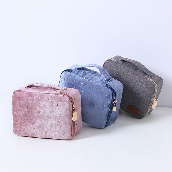 2020 new velvet bronzing portable cosmetic large capacity square travel washing flannel storage bag 
2020 new velvet bronzing portable cosmetic large capacity square travel washing flannel storage bag