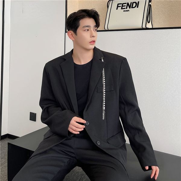 autumn 2021 new men's black suit coat design with detachable necklace decoration casual chic loose single breasted blazzer, White;black
autumn 2021 new men's black suit coat design with detachable necklace decoration casual chic loose single breasted blazzer, White;black