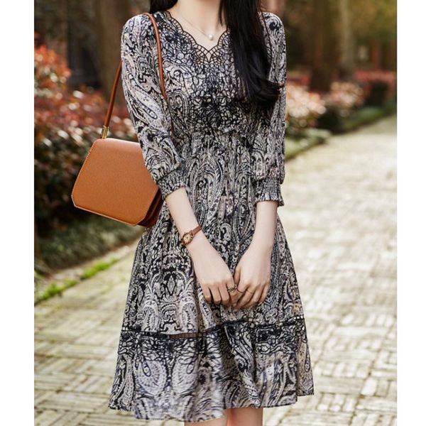 party dresses light luxury charming v neck hollow elegant paisley print chiffon dress woman, White;black
party dresses light luxury charming v neck hollow elegant paisley print chiffon dress woman, White;black