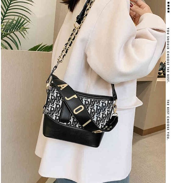 factory store shop letter bucket bag women's new pu fashion single shoulder bag adjustable shoulder strap foreign style versatile embro
factory store shop letter bucket bag women's new pu fashion single shoulder bag adjustable shoulder strap foreign style versatile embro
