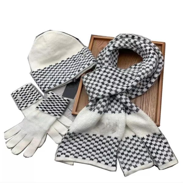 high-quality cashmere scarf hat winter fashion lovers with fox fur ball classic suit men and women designers to keep warm essential, Blue;gray
high-quality cashmere scarf hat winter fashion lovers with fox fur ball classic suit men and women designers to keep warm essential, Blue;gray