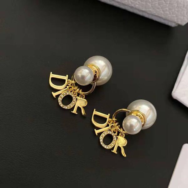fashion design luxury jewelry earrings chir d2021 d family pearl dijia anti allergy lady letter pendant tassel, Golden
fashion design luxury jewelry earrings chir d2021 d family pearl dijia anti allergy lady letter pendant tassel, Golden