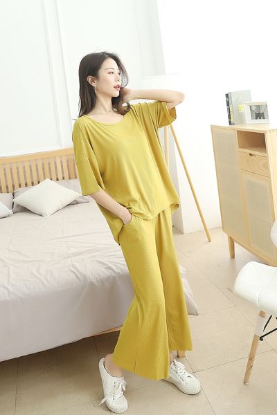 women's sleepwear large size home suit female summer fat mm loose sleepwear short-sleeved shirt+nine-point casual pants pajamas two-pie, Black;red
women's sleepwear large size home suit female summer fat mm loose sleepwear short-sleeved shirt+nine-point casual pants pajamas two-pie, Black;red