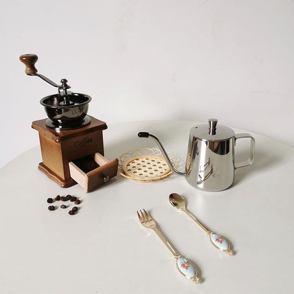 manual coffee grinders retro small hand grinding machine household bean grinder classical home decoration
manual coffee grinders retro small hand grinding machine household bean grinder classical home decoration