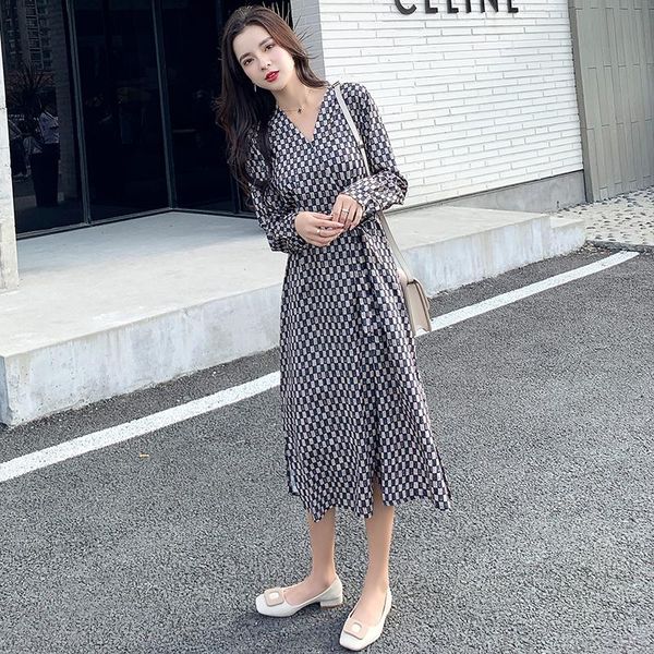casual dresses yamdi 2021 vintage a-line spring summer woman long sleeve korean party elegant midi dress women female plaid v neck belt, Black;gray
casual dresses yamdi 2021 vintage a-line spring summer woman long sleeve korean party elegant midi dress women female plaid v neck belt, Black;gray
