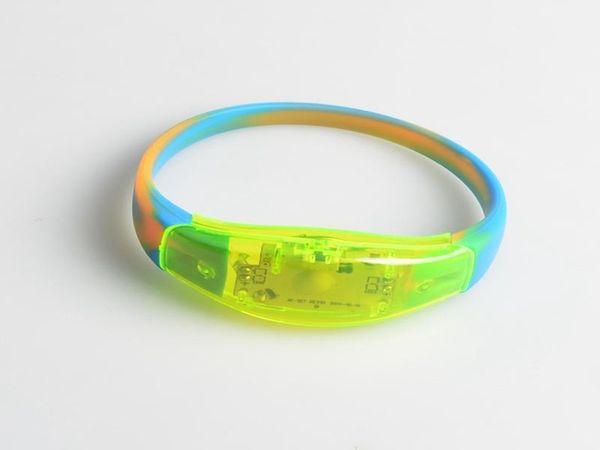 party decoration 200pcs/lot blue camo vibrate & button voice control silicone led bracelet sound activated glow for part clubs concert 
party decoration 200pcs/lot blue camo vibrate & button voice control silicone led bracelet sound activated glow for part clubs concert