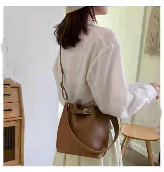 evening bags retro leisure pu solid color messenger women's bucket bag,fashion shopping simple single shoulder belt multifunctional han
evening bags retro leisure pu solid color messenger women's bucket bag,fashion shopping simple single shoulder belt multifunctional han
