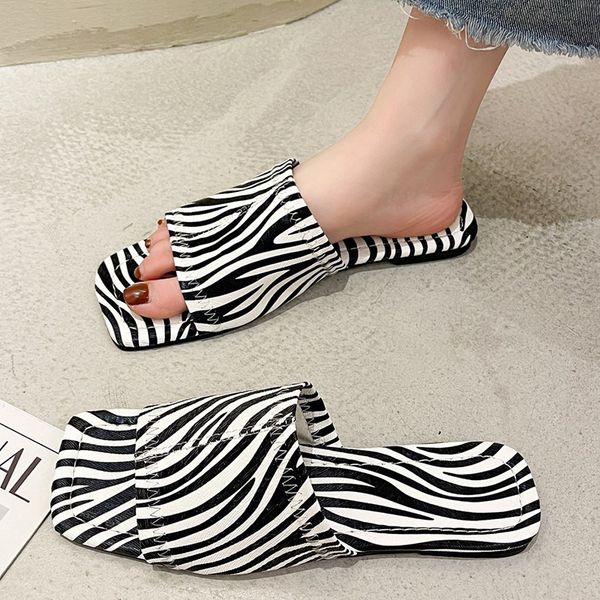 women slippers black and white striped open-toe square head summer flat sandals 2021 new casual flip flops women shoes mmm
women slippers black and white striped open-toe square head summer flat sandals 2021 new casual flip flops women shoes mmm