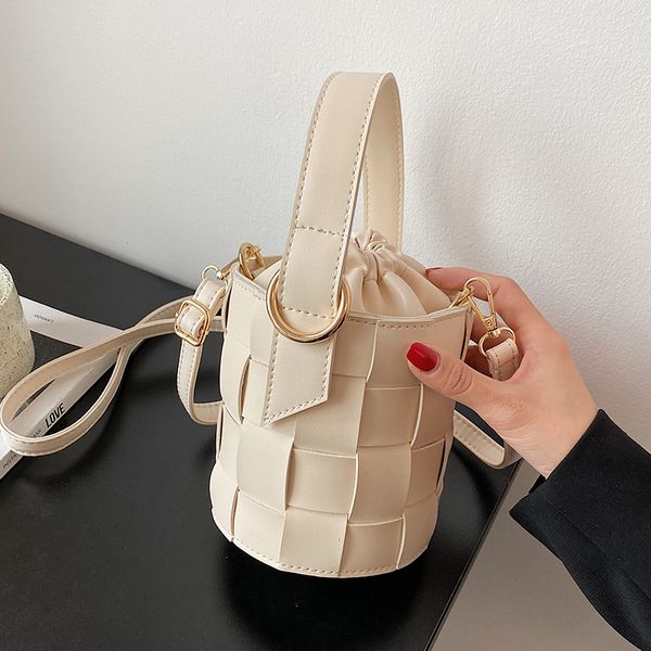 mini weaving fashion pu leather crossbody bags for beautiful women 2021 ladies luxury handbags and purse evening clutch a3t38
mini weaving fashion pu leather crossbody bags for beautiful women 2021 ladies luxury handbags and purse evening clutch a3t38