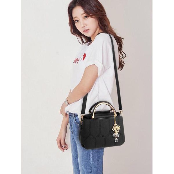 evening bags female pu leather shoulder bag luxury designer women handbag crossbody lady flower purse sac a main
evening bags female pu leather shoulder bag luxury designer women handbag crossbody lady flower purse sac a main