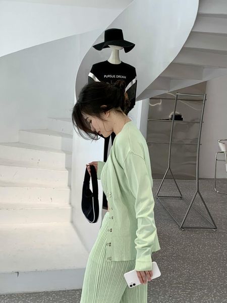 women's t-shirt 2021 spring summer fashion metal hook design casual versatile v-neck long sleeve short knitted cardigan wom, White
women's t-shirt 2021 spring summer fashion metal hook design casual versatile v-neck long sleeve short knitted cardigan wom, White