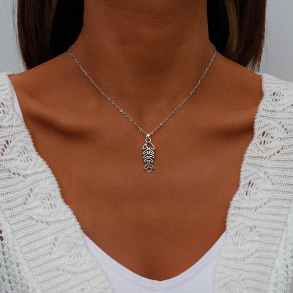 pendant necklaces simple design hollow out fishbone necklace fashion punk men women silver color clavicle chain creative party jewelry
pendant necklaces simple design hollow out fishbone necklace fashion punk men women silver color clavicle chain creative party jewelry