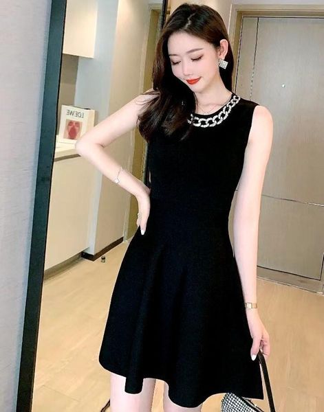 casual dresses quality in the 21st summer female temperament little sweet socialite chain round collar stitching waist vest dress, Black;gray
casual dresses quality in the 21st summer female temperament little sweet socialite chain round collar stitching waist vest dress, Black;gray