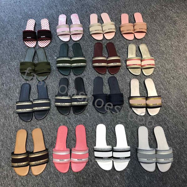 Womens Sandals Embroidery Bottoms Floral Slippers Brocade Low Heels Leather Rubber Slides Dazzling Flowers Platform Luxurys Designers Slider, Black
Womens Sandals Embroidery Bottoms Floral Slippers Brocade Low Heels Leather Rubber Slides Dazzling Flowers Platform Luxurys Designers Slider, Black
