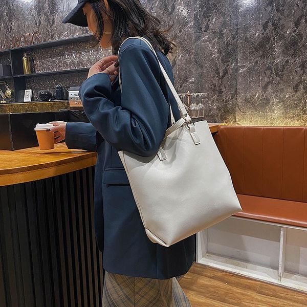 evening bags luxury vintage large tote bag 2021 fashion high-quality pu leather women designer handbag casual high capacity shoulder
evening bags luxury vintage large tote bag 2021 fashion high-quality pu leather women designer handbag casual high capacity shoulder
