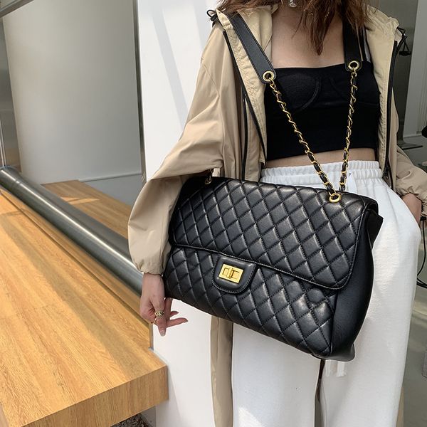 jorge autumn lingge chain bag women's foreign temperament single shoulder middle ancient buckle, Black;red
jorge autumn lingge chain bag women's foreign temperament single shoulder middle ancient buckle, Black;red