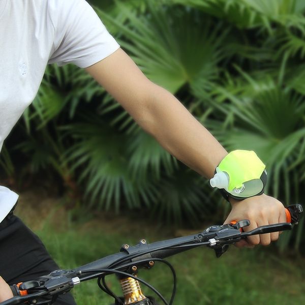 market selling ultra light outdoor sports running fitness cycling wrist water bottle biting mouth suction cup
market selling ultra light outdoor sports running fitness cycling wrist water bottle biting mouth suction cup
