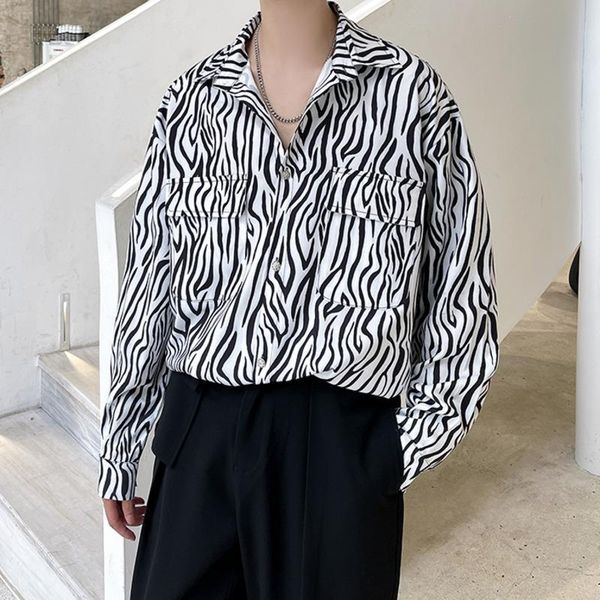 men's casual shirts 2021 autumn korean zebra pattern black and white stripe shirt long sleeve handsome oversized lapel blouse, White;black
men's casual shirts 2021 autumn korean zebra pattern black and white stripe shirt long sleeve handsome oversized lapel blouse, White;black