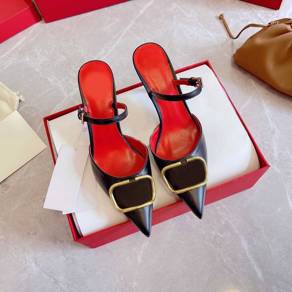 2021 luxury brand summer leather fashion women's high heel slippers v-button pointed design sandals fine packaging size 35-41, Black
2021 luxury brand summer leather fashion women's high heel slippers v-button pointed design sandals fine packaging size 35-41, Black