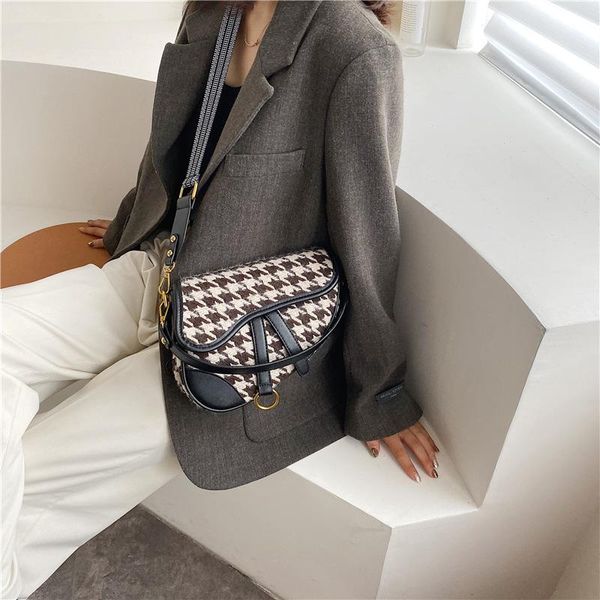 evening bags french texture bag women 2021 fashion retro crossbody saddle autumn and winter simple broadband shoulder bolsa
evening bags french texture bag women 2021 fashion retro crossbody saddle autumn and winter simple broadband shoulder bolsa