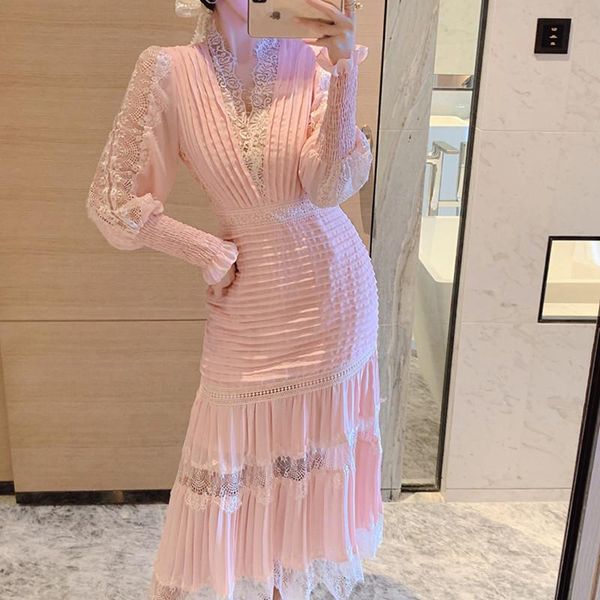 casual dresses fashion designer spring elegant 2021 dress autumn women v-neck luxury lace patchwork embroidery vintage midi, Black;gray
casual dresses fashion designer spring elegant 2021 dress autumn women v-neck luxury lace patchwork embroidery vintage midi, Black;gray