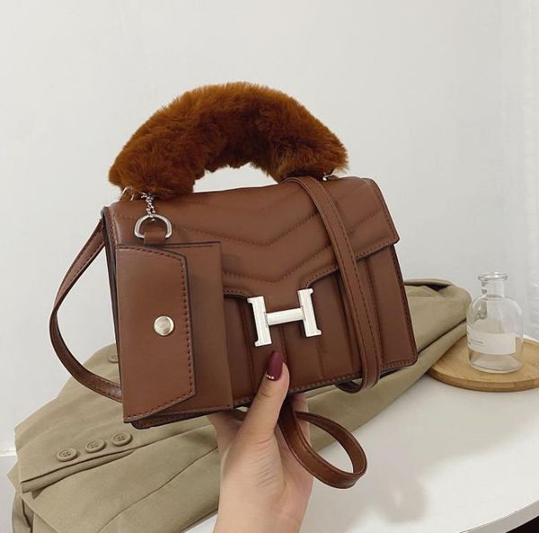 autumn/winter embroidery thread rhombus plush portable female bags large-capacity one-shoulder messenger bag
autumn/winter embroidery thread rhombus plush portable female bags large-capacity one-shoulder messenger bag