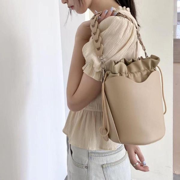 bucket bag for women crossbody simple design tassel handbag drawstring lady tote braided strap shoulder messenger waist bags
bucket bag for women crossbody simple design tassel handbag drawstring lady tote braided strap shoulder messenger waist bags