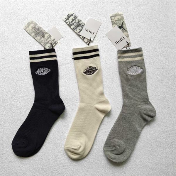 socks french family d letter light luxury fashion embroidered co branded women's hospital style beautiful leg middle tube pile, Black;white
socks french family d letter light luxury fashion embroidered co branded women's hospital style beautiful leg middle tube pile, Black;white