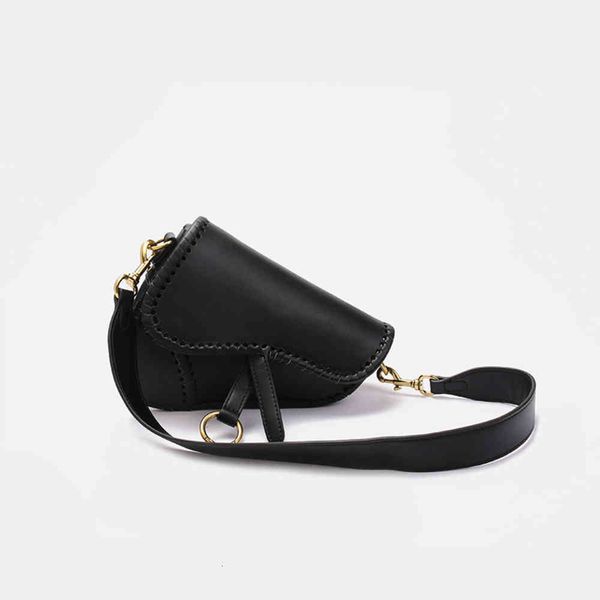 leather women's bag 2021 new fashion niche texture semi-circular woven saddle bag fashion single shoulder messenger
leather women's bag 2021 new fashion niche texture semi-circular woven saddle bag fashion single shoulder messenger