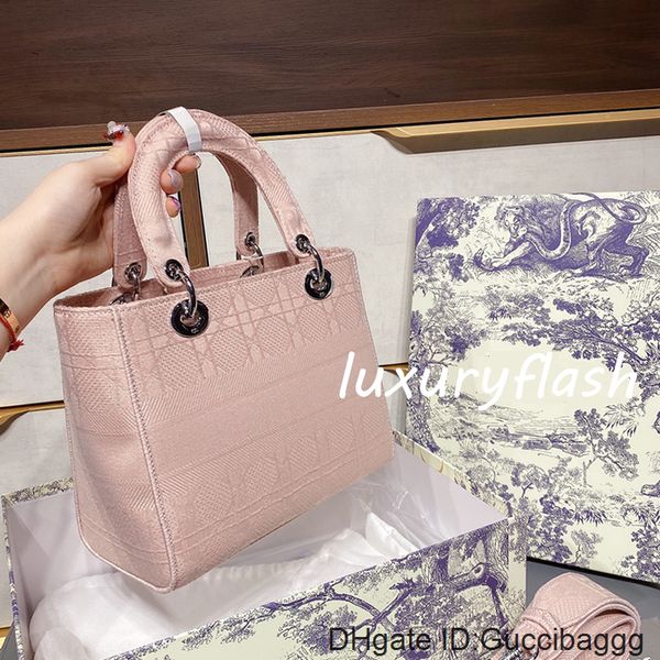 2021 designers embroidery delicate canvas handbags luxurys fashion women color crossbody bags shoulder small bag with thick shoulder strap
2021 designers embroidery delicate canvas handbags luxurys fashion women color crossbody bags shoulder small bag with thick shoulder strap