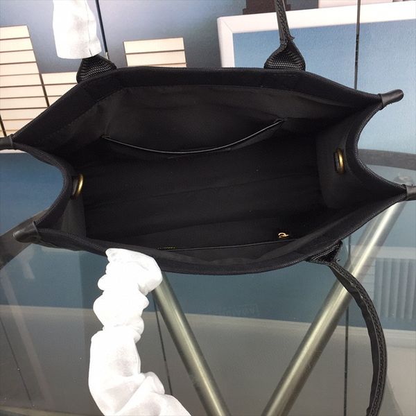 70% s new square large capacity simple canvas tote portable light travel autumn and winter new bag
70% s new square large capacity simple canvas tote portable light travel autumn and winter new bag