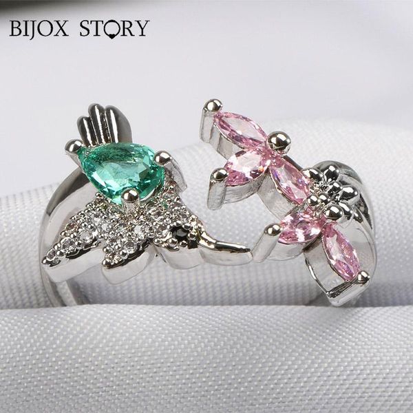 cluster rings bijox story 925 sterling silver ring with emerald geometric shaped adjustable for female wedding anniversary banquet party, Golden;silver
cluster rings bijox story 925 sterling silver ring with emerald geometric shaped adjustable for female wedding anniversary banquet party, Golden;silver