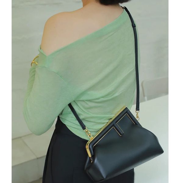 bag series first designer women luxurys fend handbags metal wrapped handbag single shoulder messenger yue messenger tote fashion brand bags
bag series first designer women luxurys fend handbags metal wrapped handbag single shoulder messenger yue messenger tote fashion brand bags