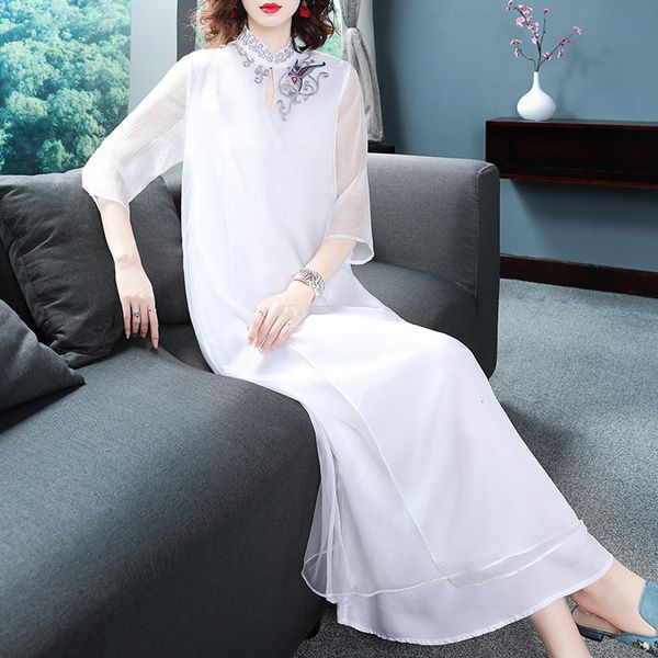 luxury cheongsam chine style embroidered drs 2021 summer women's white stand collar sleeve loose medium length improved cheongsam, Blue;red
luxury cheongsam chine style embroidered drs 2021 summer women's white stand collar sleeve loose medium length improved cheongsam, Blue;red