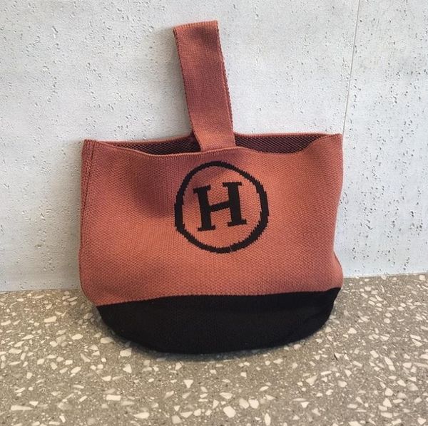 autumn/winter women's bag color matching h letter portable knitted wool handbag shopping bags
autumn/winter women's bag color matching h letter portable knitted wool handbag shopping bags