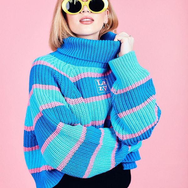 women's knitted high neck loose sweater, color stripe embroidery, autumn / winter, White;black
women's knitted high neck loose sweater, color stripe embroidery, autumn / winter, White;black