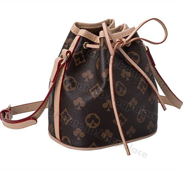 handbag designer handbags women luxurys designers bags 2021 deauville tote zhouzhoubao123 crossbody bag classic drawstring string shoulder 9
handbag designer handbags women luxurys designers bags 2021 deauville tote zhouzhoubao123 crossbody bag classic drawstring string shoulder 9