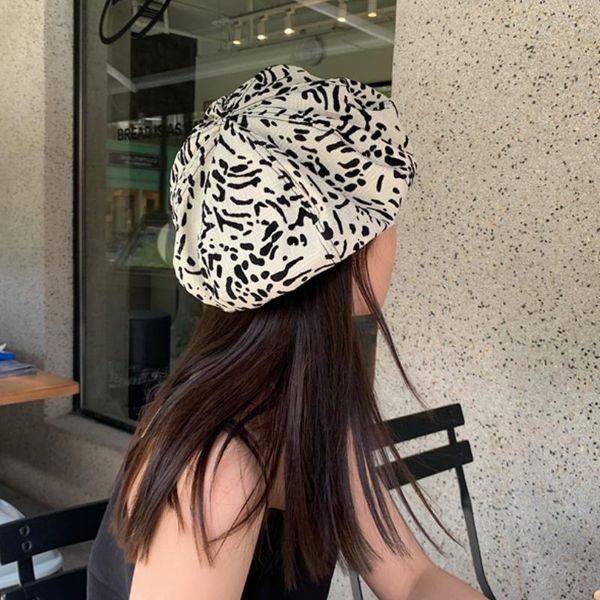shade ins style fashion cute cow pattern thin breathable beret retro british casual all- octagonal painter hat headwear 
shade ins style fashion cute cow pattern thin breathable beret retro british casual all- octagonal painter hat headwear