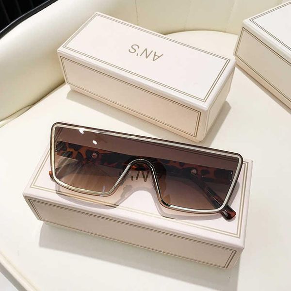 sunglasses ms women siamese eyewear gradient brown pink sea color sun glasses for female gift brand designer uv400, White;black
sunglasses ms women siamese eyewear gradient brown pink sea color sun glasses for female gift brand designer uv400, White;black