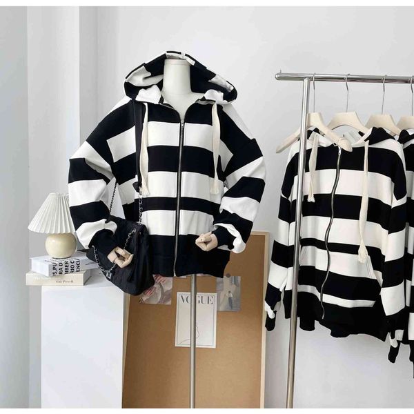brand hoodie big head flower 2021 autumn new korean casual stripe lazy wind loose thin cardigan sweater jacket women, Black
brand hoodie big head flower 2021 autumn new korean casual stripe lazy wind loose thin cardigan sweater jacket women, Black