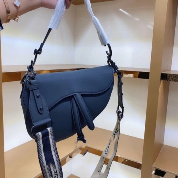 luxurys designers women saddle bag fashion bags simple plain letter genuine leather shoulder bags lady 2021 crossbody handbags luxury_bag158
luxurys designers women saddle bag fashion bags simple plain letter genuine leather shoulder bags lady 2021 crossbody handbags luxury_bag158