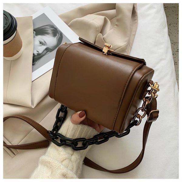 evening bags niche design women's 2021 fashion simple versatile texture one shoulder cross net red portable box small square bag
evening bags niche design women's 2021 fashion simple versatile texture one shoulder cross net red portable box small square bag