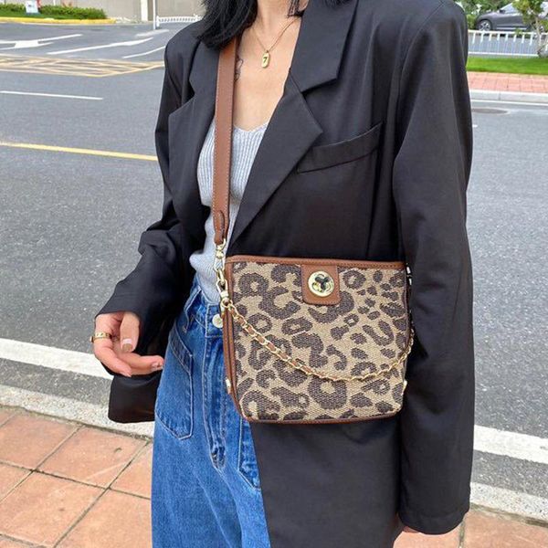 shoulder bags 2021 autumn and winter canvas leopard mini bucket bag exquisite small single diagonal straddle women's
shoulder bags 2021 autumn and winter canvas leopard mini bucket bag exquisite small single diagonal straddle women's