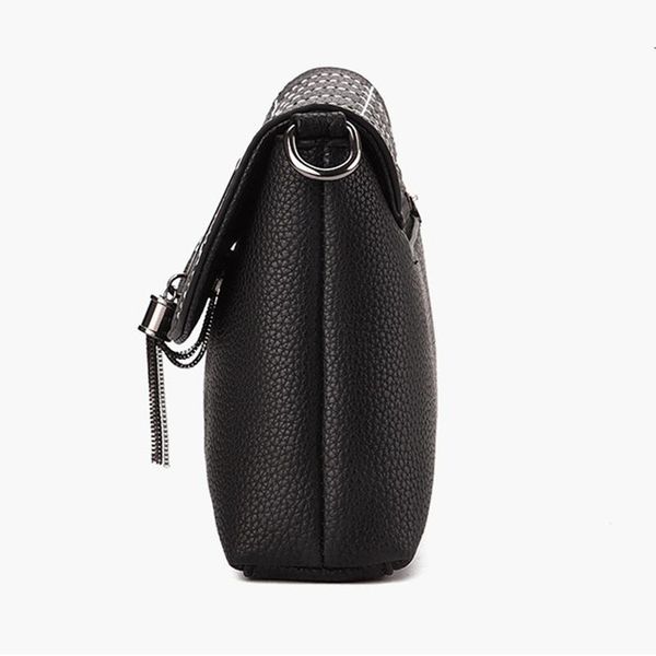 european and american ladies fashion single shoulder small bag simple diagonal female factory wholesale waist bags
european and american ladies fashion single shoulder small bag simple diagonal female factory wholesale waist bags